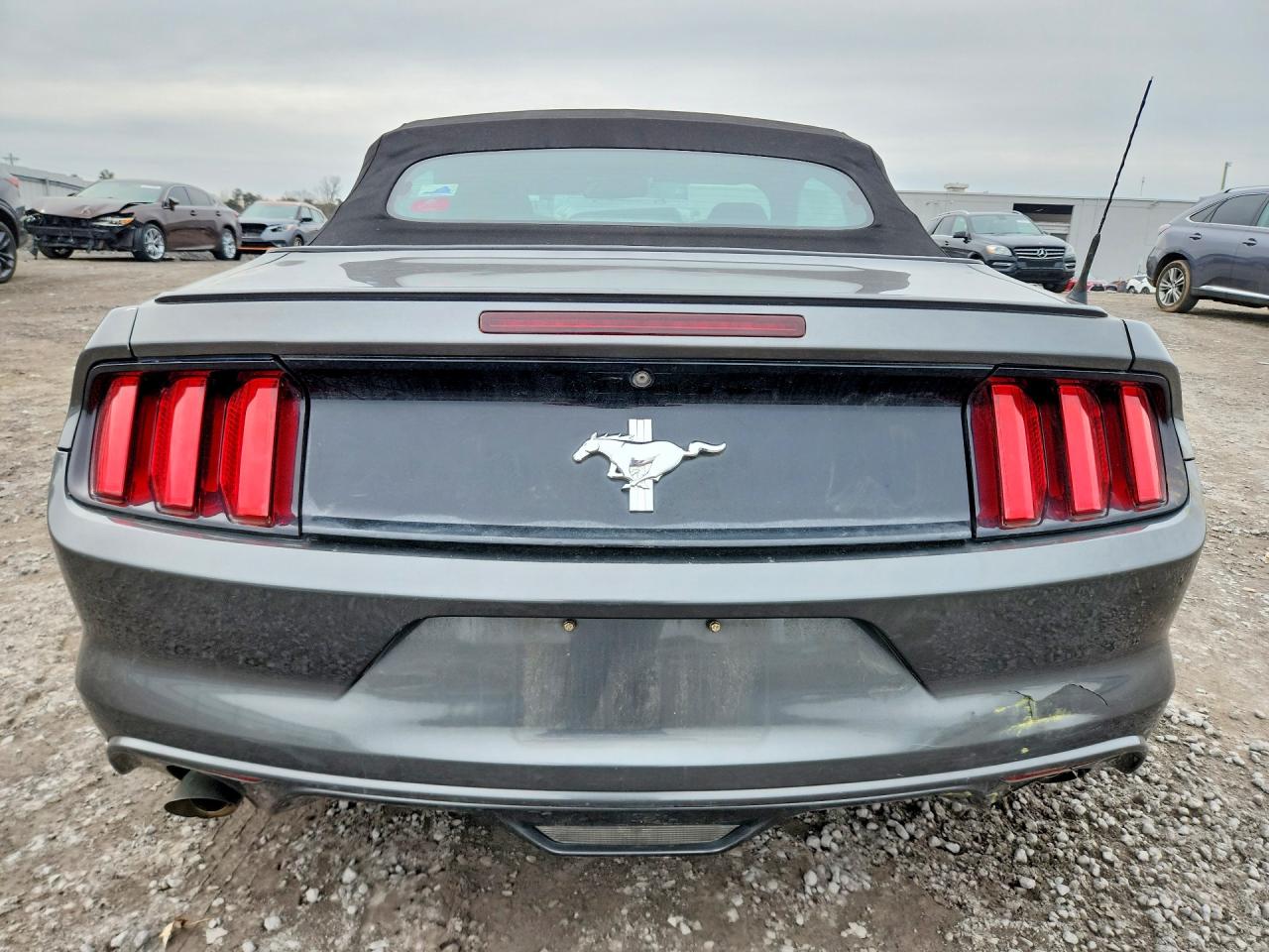 2016 FORD MUSTANG photo 11