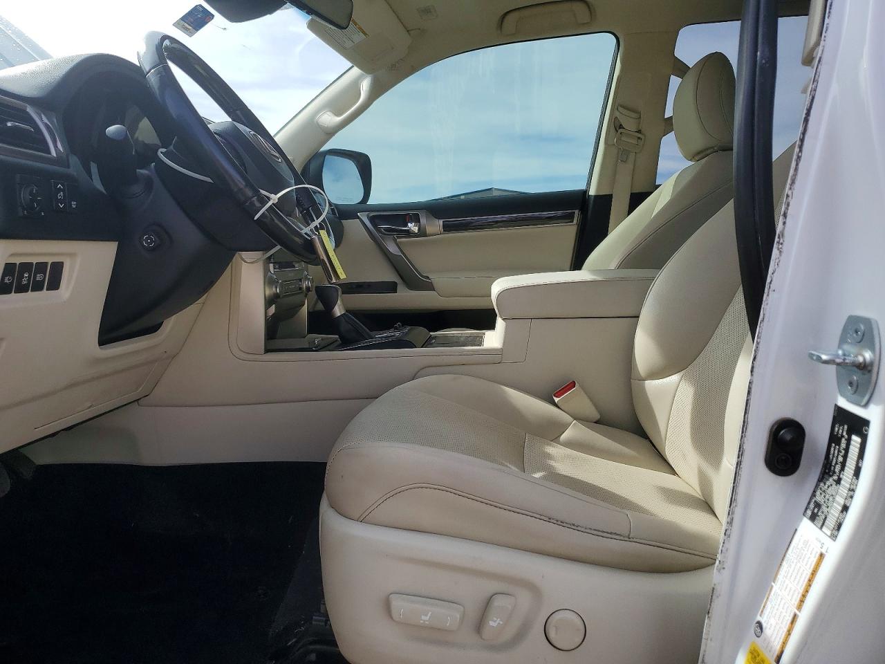 2020 LEXUS GX photo 7