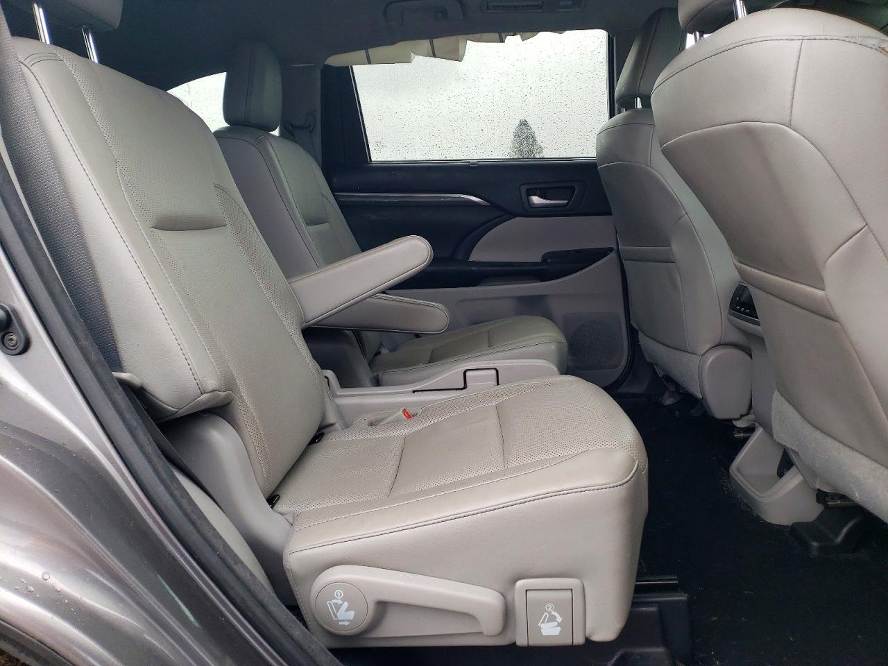 2017 TOYOTA HIGHLANDER LIMITED photo 10