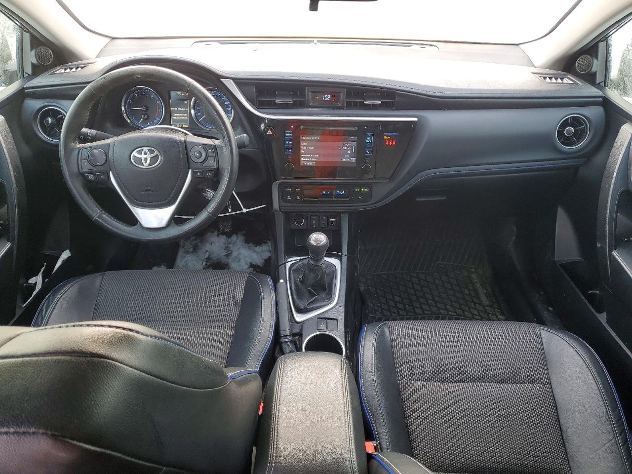 2018 TOYOTA COROLLA L photo 8