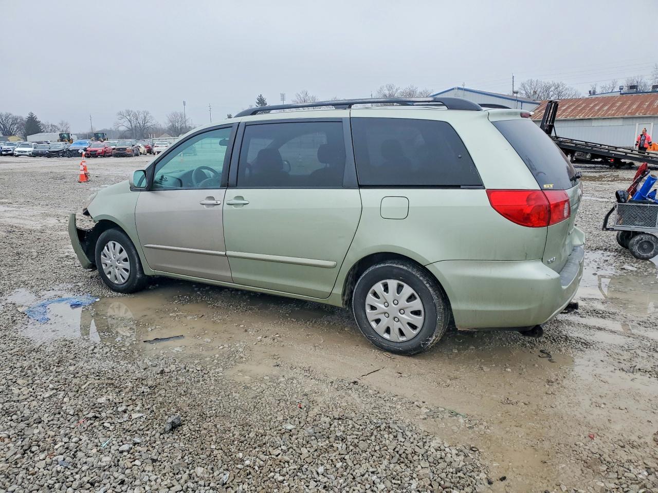 2006 TOYOTA SIENNA LE 7 PASSENGER photo 2