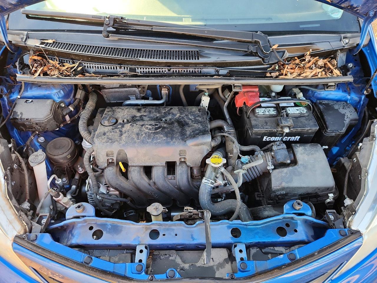 2012 TOYOTA YARIS 5-DOOR L photo 11