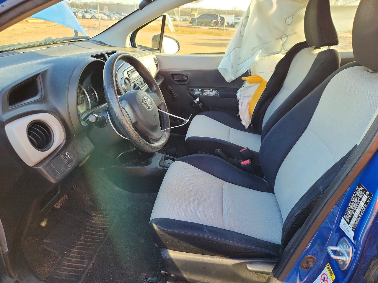 2012 TOYOTA YARIS 5-DOOR L photo 7