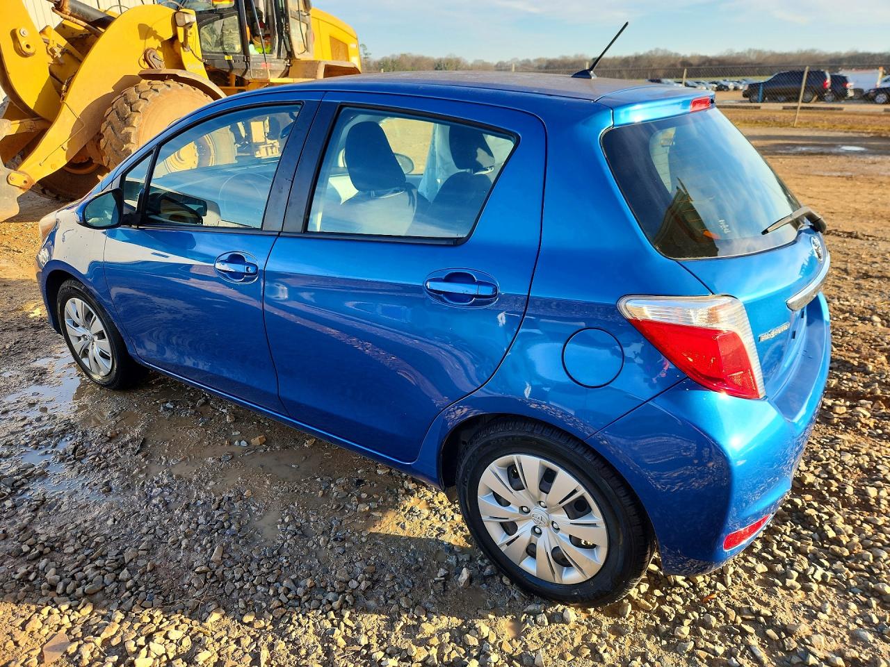 2012 TOYOTA YARIS 5-DOOR L photo 2