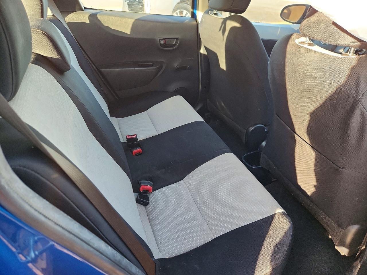 2012 TOYOTA YARIS 5-DOOR L photo 10