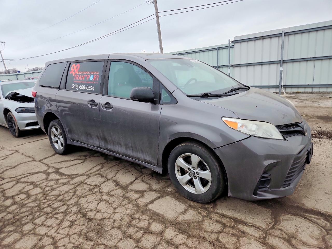 2020 TOYOTA SIENNA L photo 10
