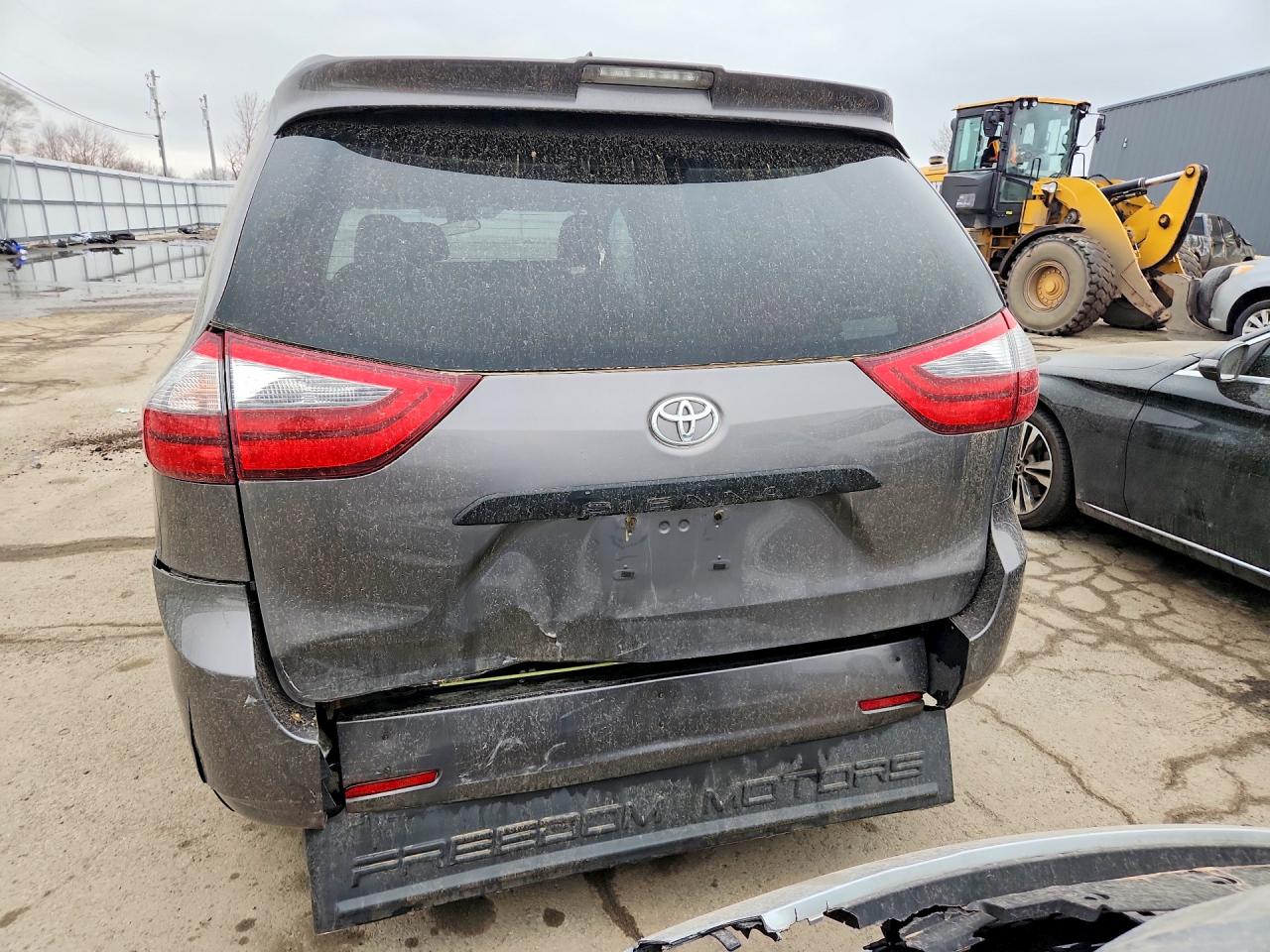 2020 TOYOTA SIENNA L photo 16