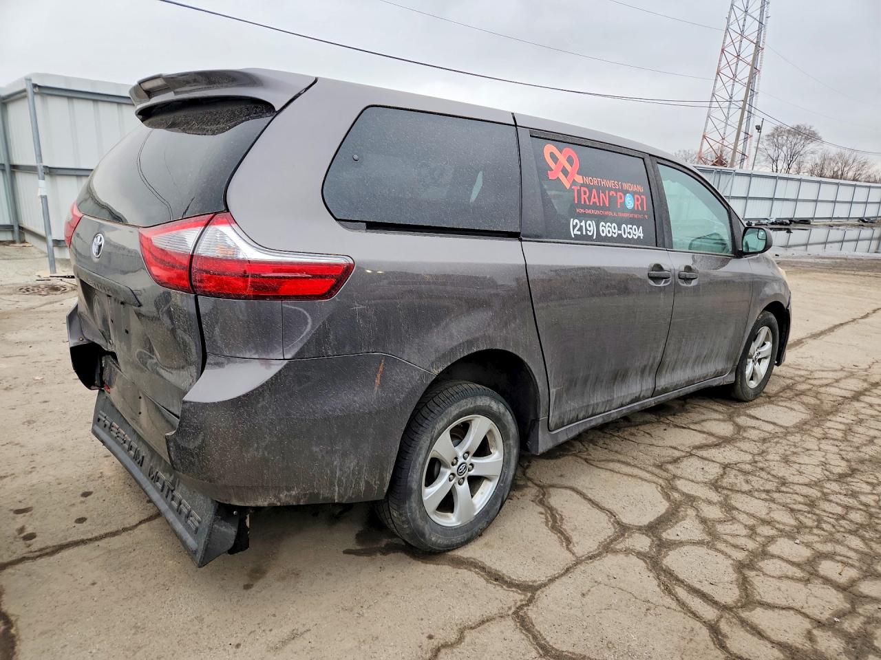 2020 TOYOTA SIENNA L photo 7