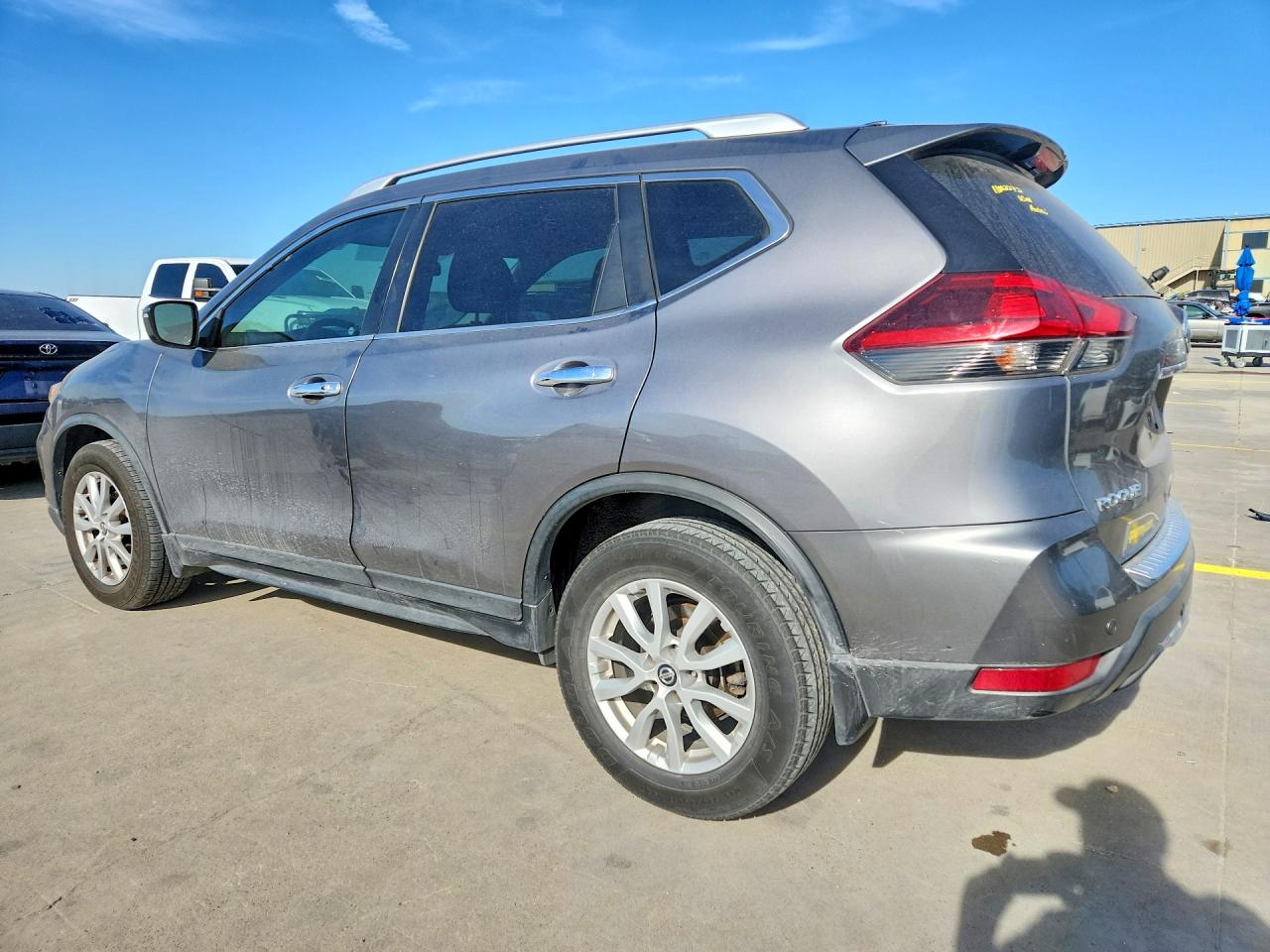2019 NISSAN ROGUE S photo 4