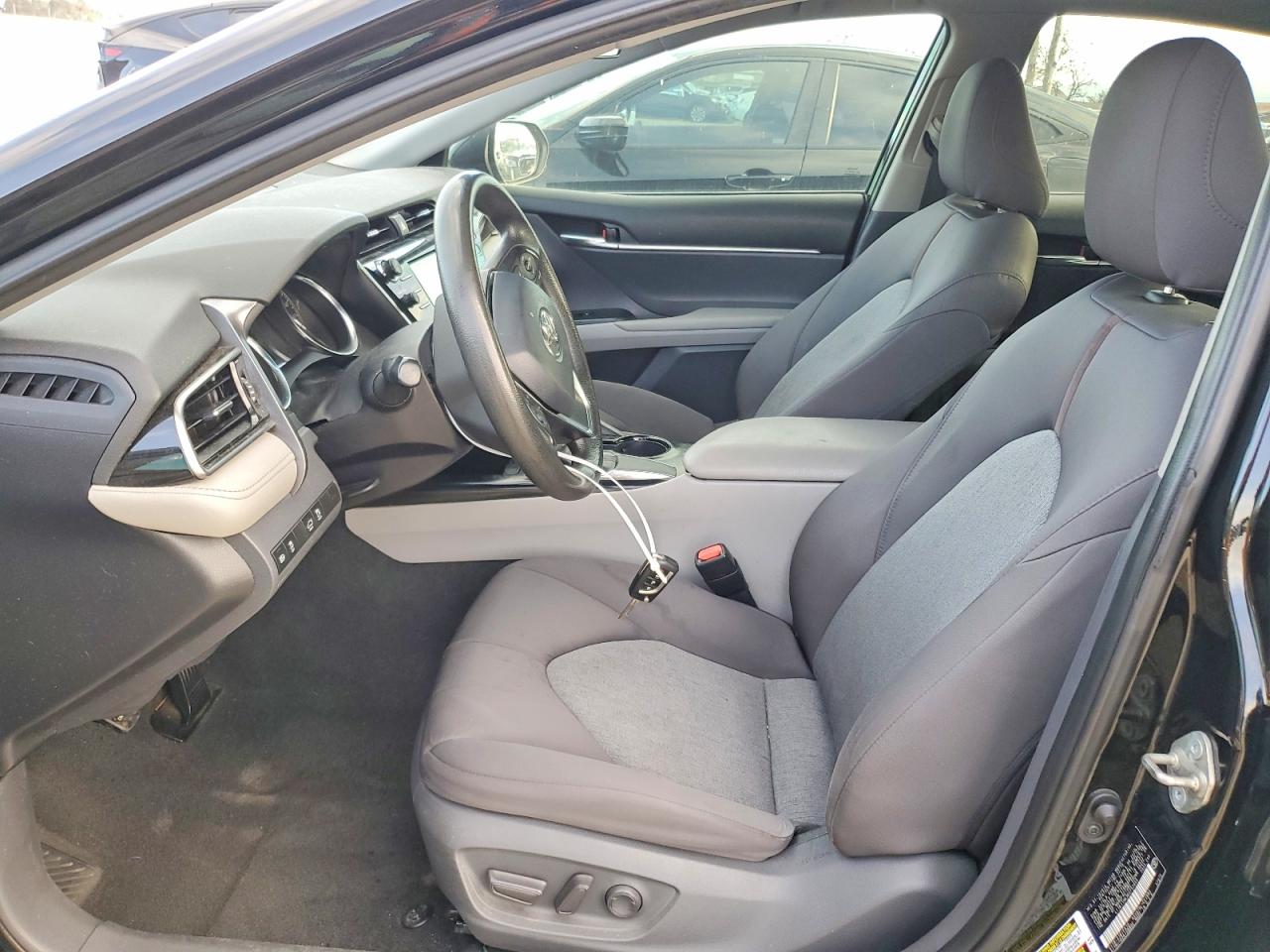 2019 TOYOTA CAMRY LE photo 7