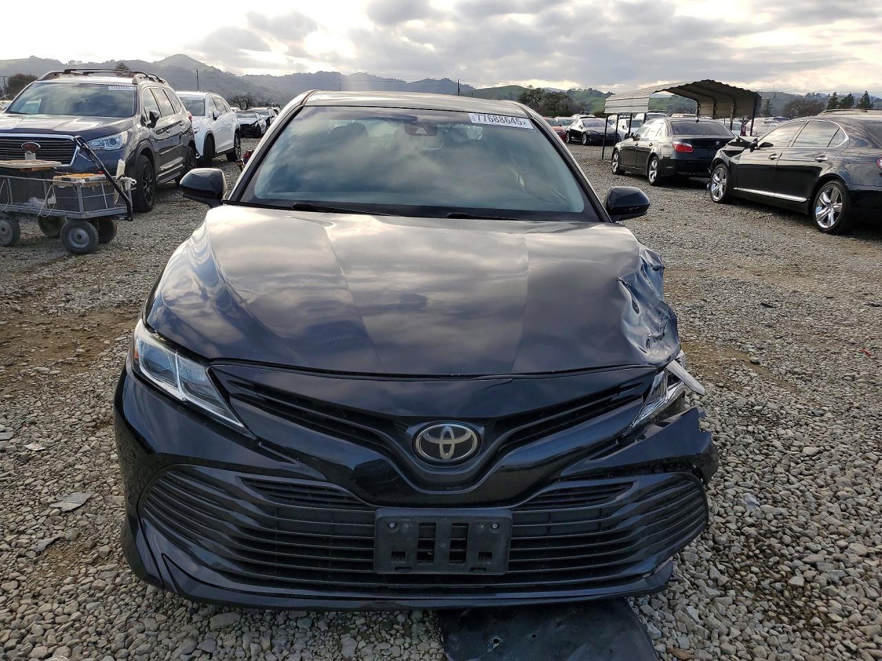 2019 TOYOTA CAMRY LE photo 5