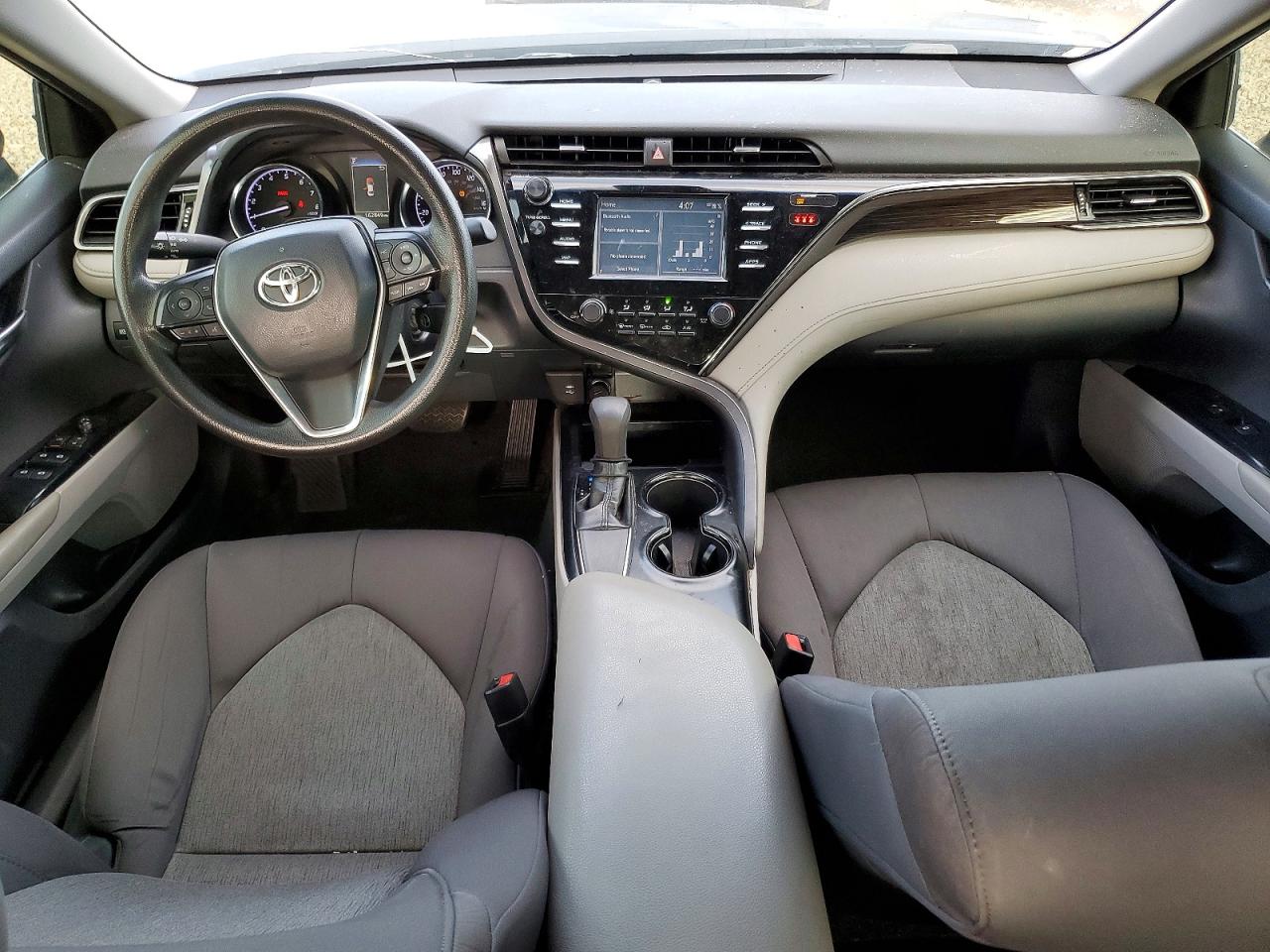 2019 TOYOTA CAMRY LE photo 8