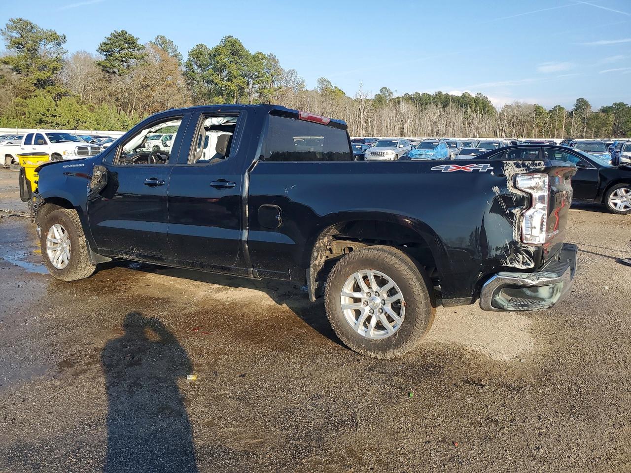 2020 CHEVROLET SILVERADO K1500 LT photo 2