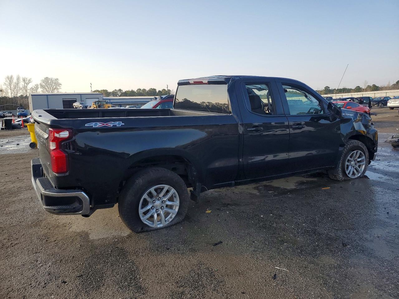 2020 CHEVROLET SILVERADO K1500 LT photo 3