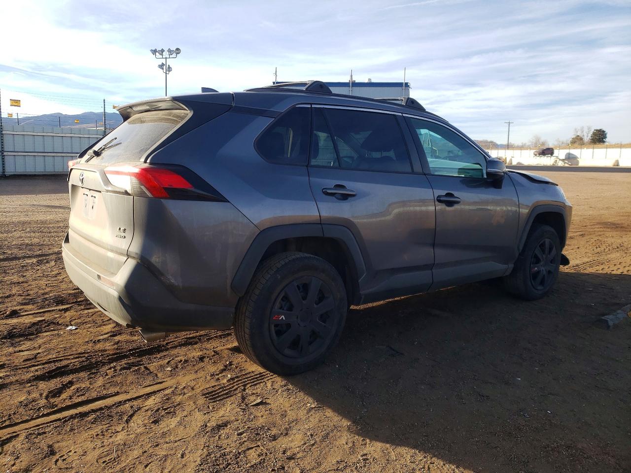 2021 TOYOTA RAV4 LE photo 3