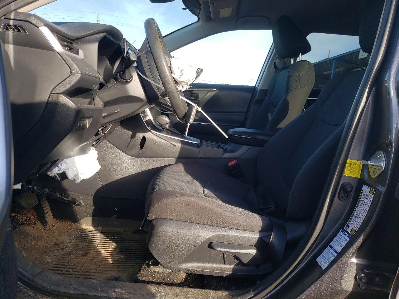 2021 TOYOTA RAV4 LE photo 7