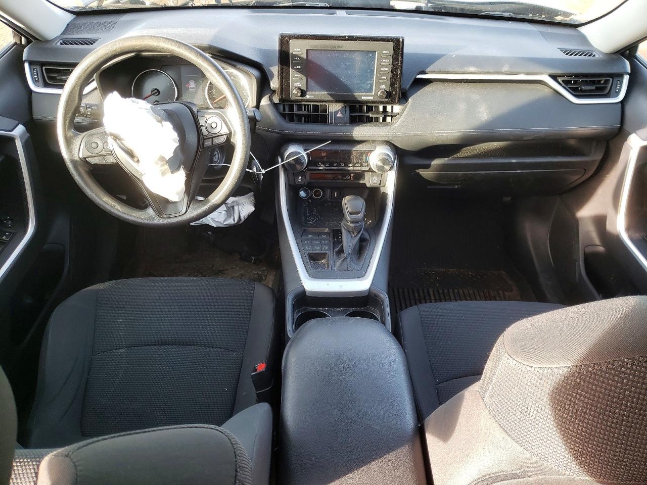 2021 TOYOTA RAV4 LE photo 8