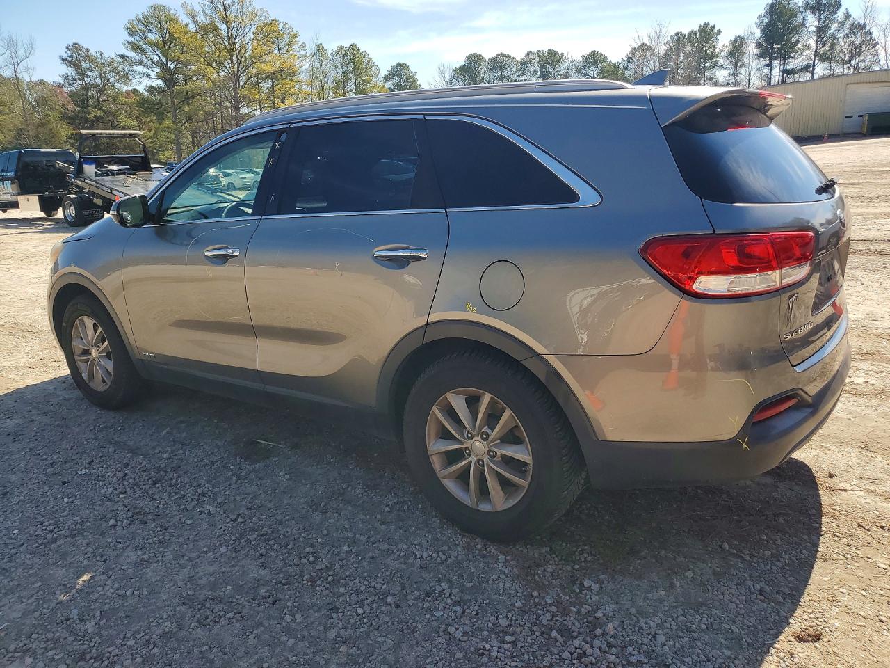 2016 KIA SORENTO LX photo 2