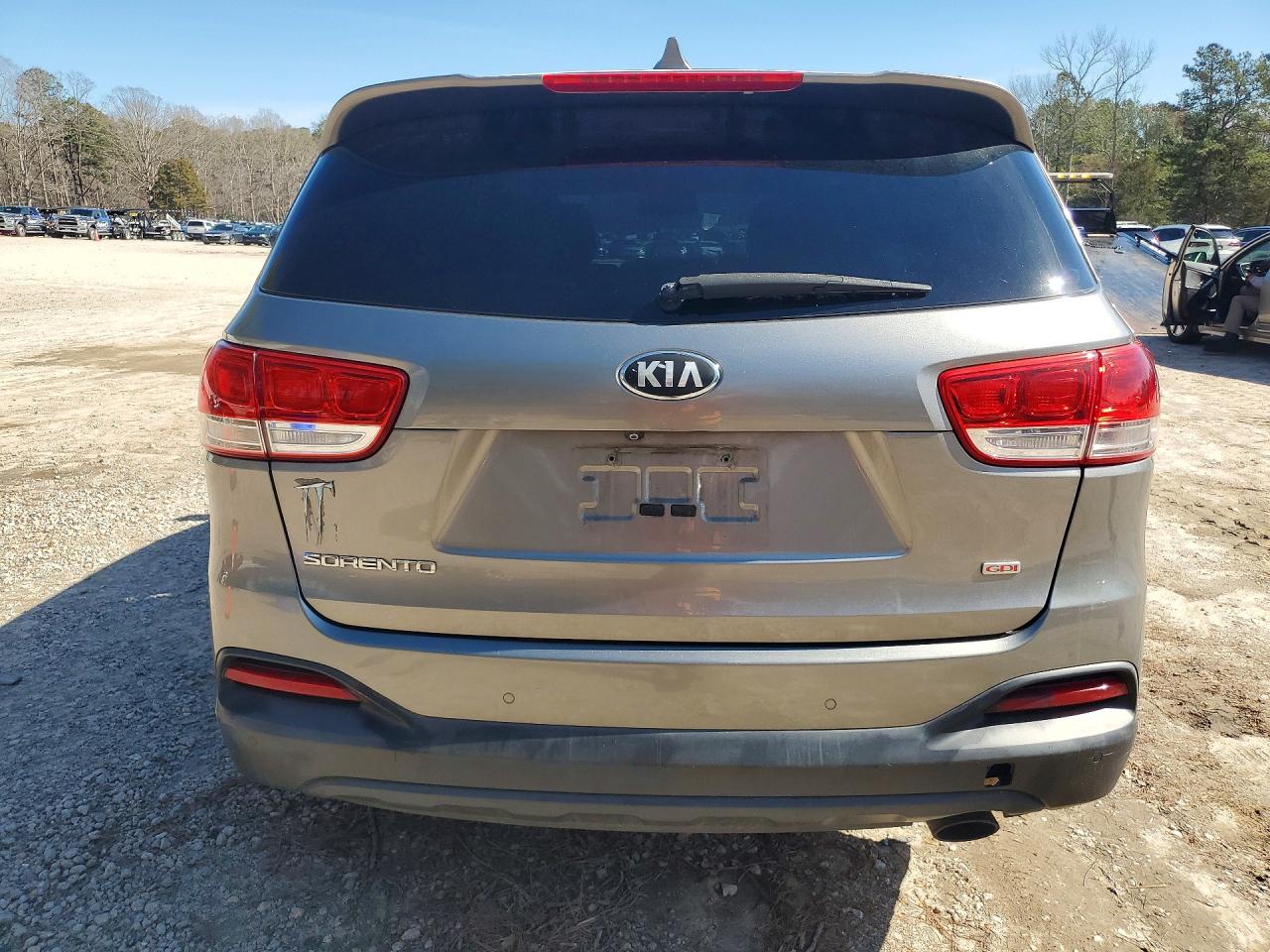 2016 KIA SORENTO LX photo 6