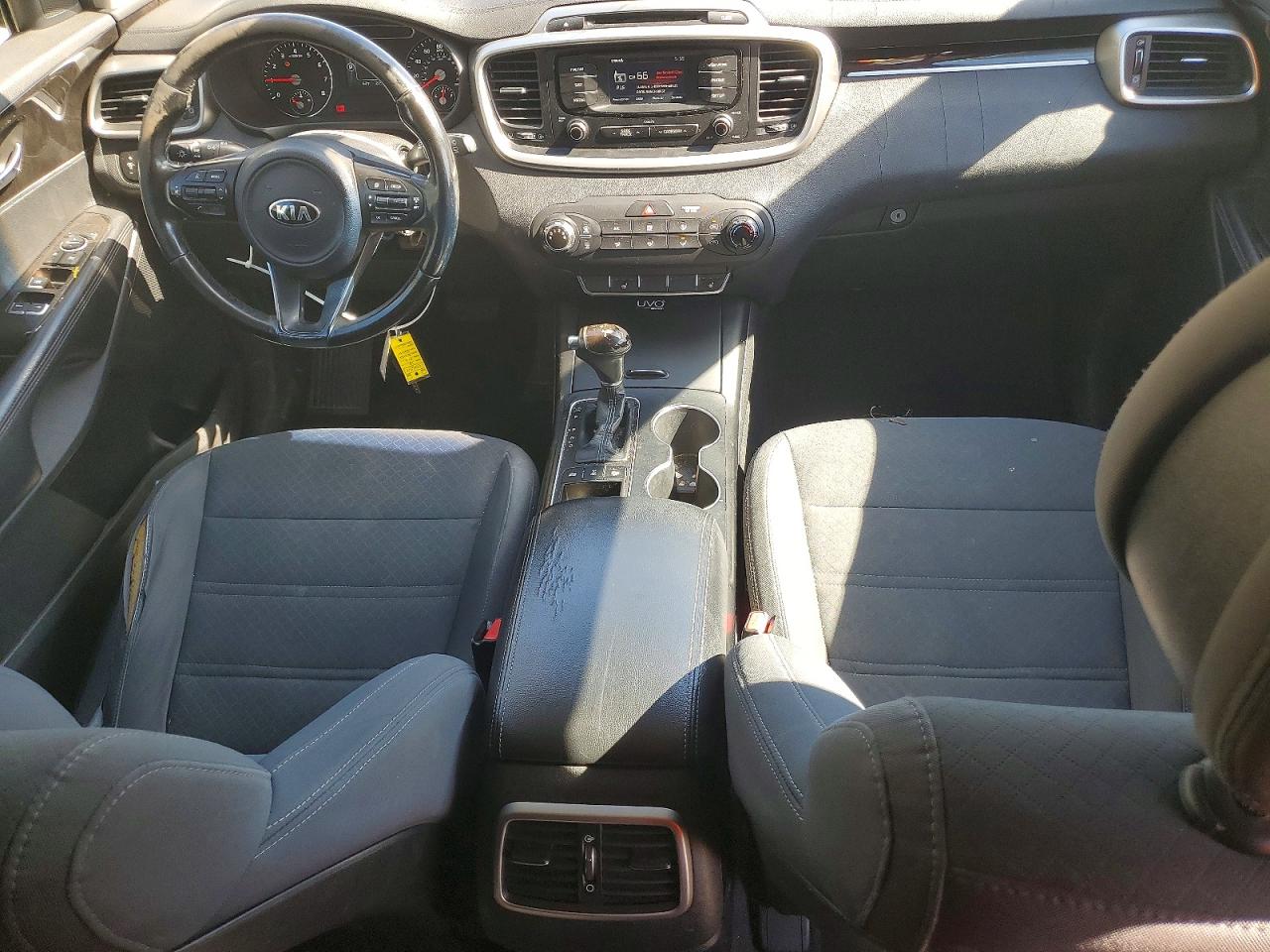 2016 KIA SORENTO LX photo 8