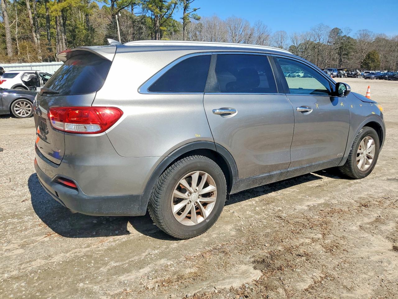 2016 KIA SORENTO LX photo 3