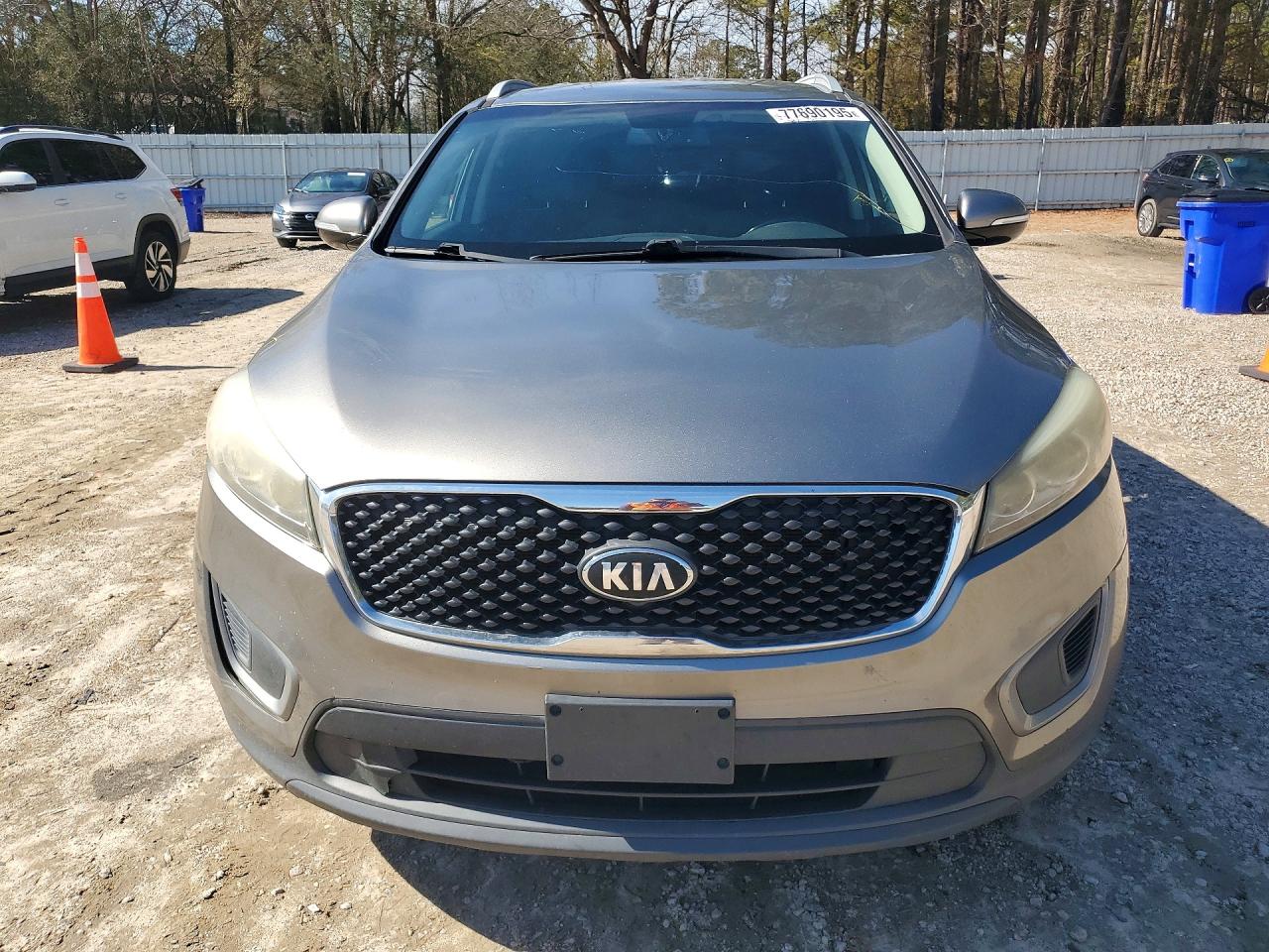 2016 KIA SORENTO LX photo 5