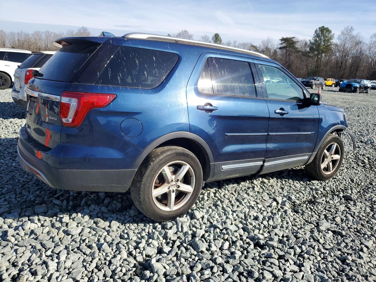 2016 FORD EXPLORER XLT photo 5