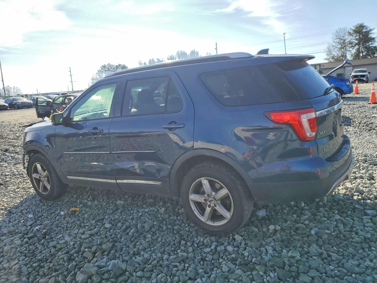 2016 FORD EXPLORER XLT photo 3