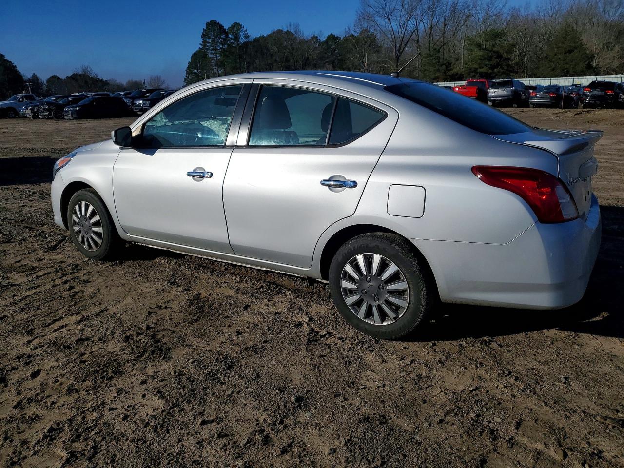 2018 NISSAN VERSA S photo 4
