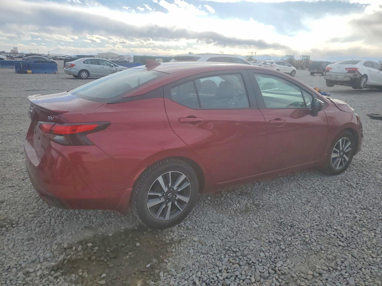 2020 NISSAN VERSA SV photo 3