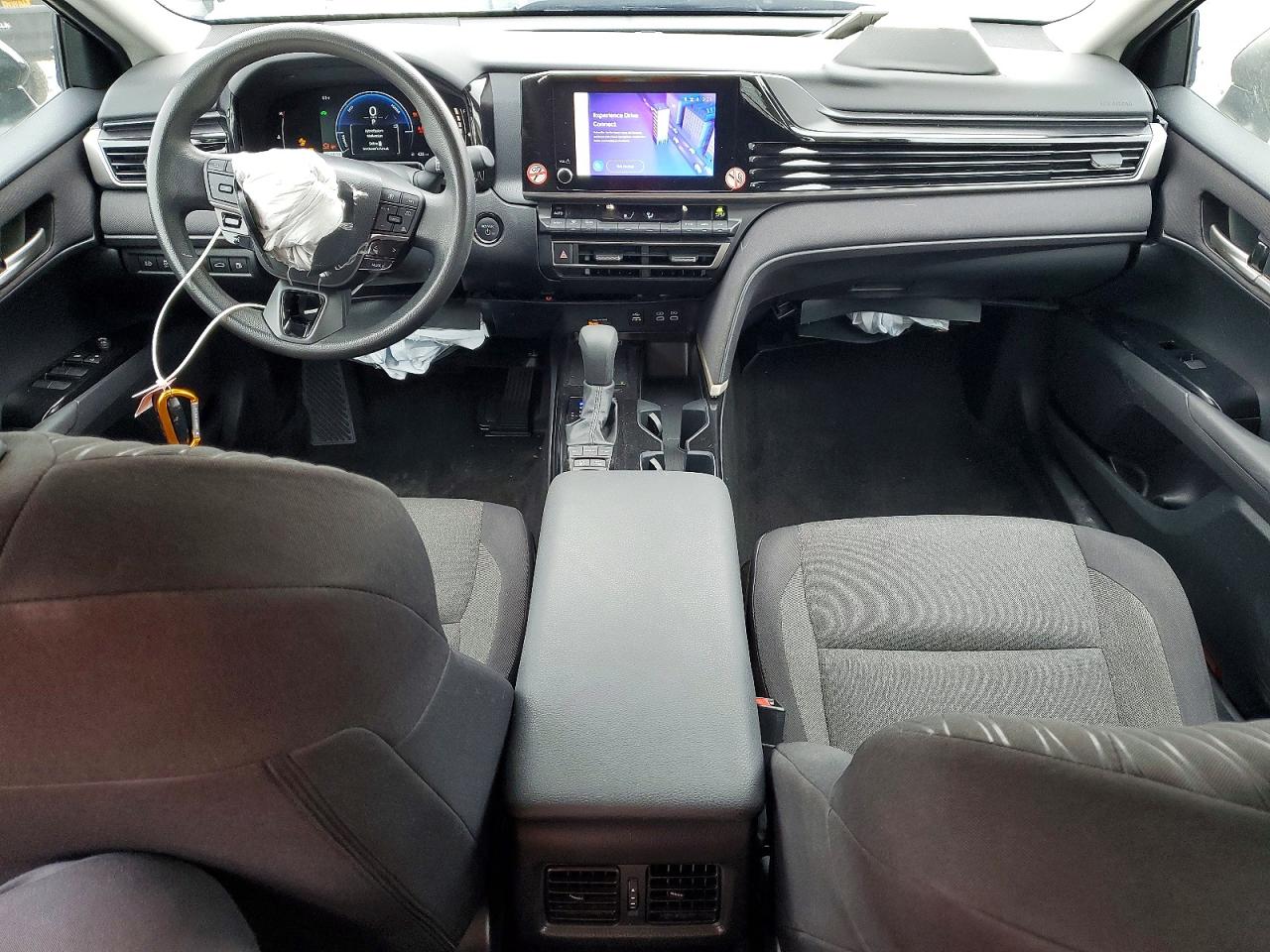 2025 TOYOTA CAMRY LE photo 8