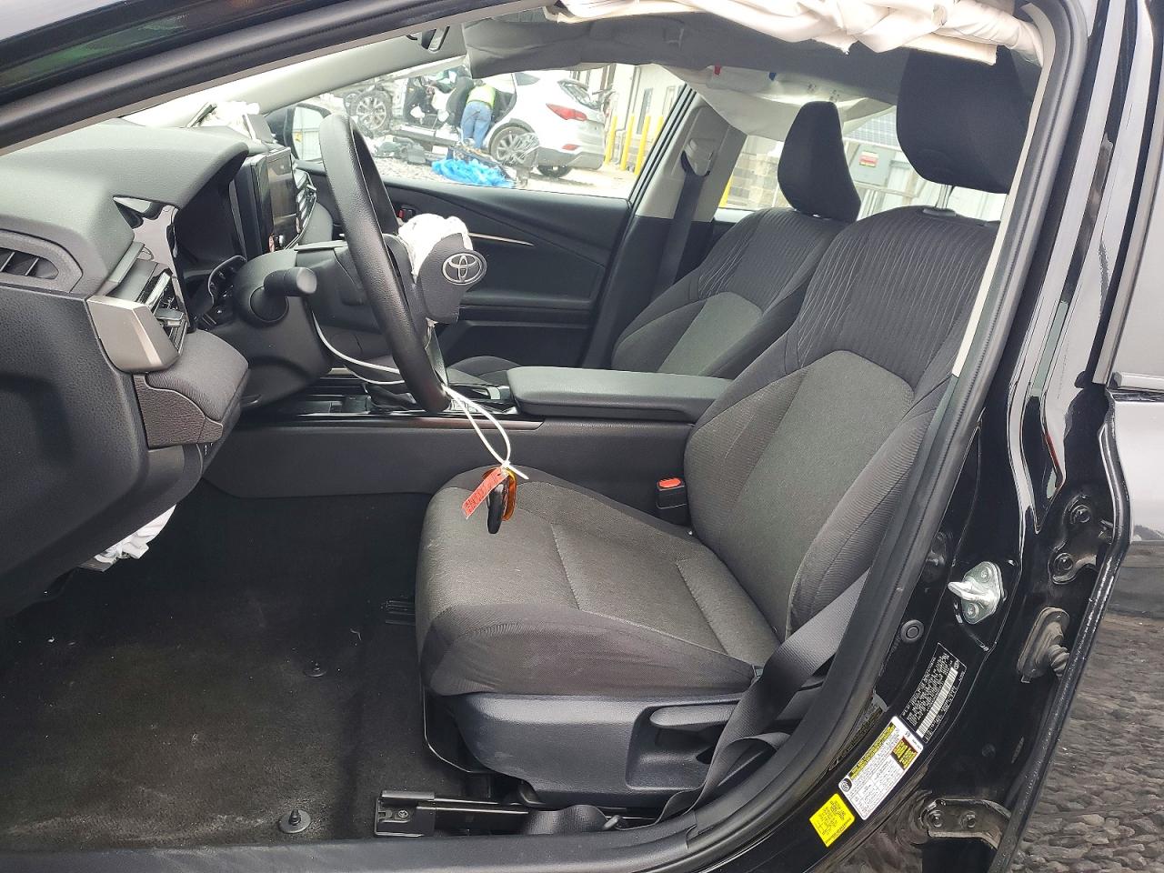 2025 TOYOTA CAMRY LE photo 7