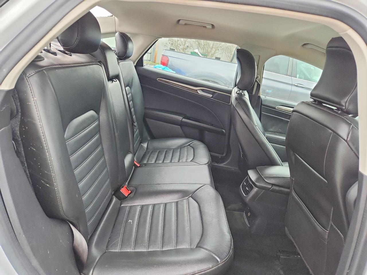 2016 FORD FUSION SE photo 28