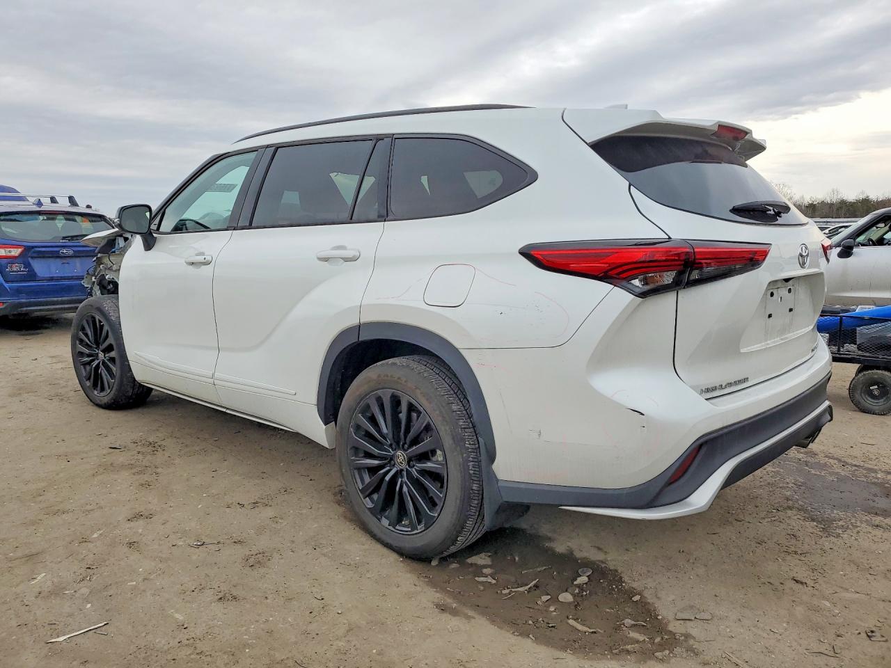 2023 TOYOTA HIGHLANDER XSE photo 3