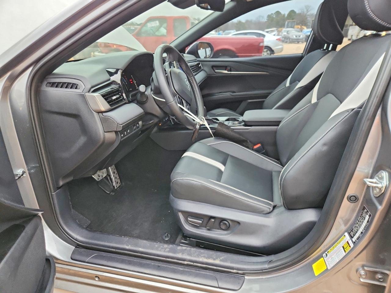 2025 TOYOTA CAMRY SE photo 7