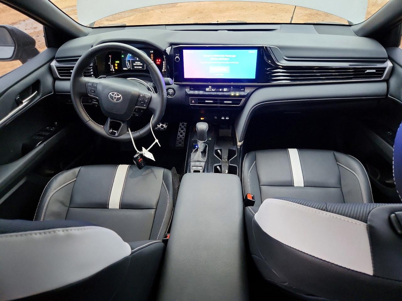 2025 TOYOTA CAMRY SE photo 8