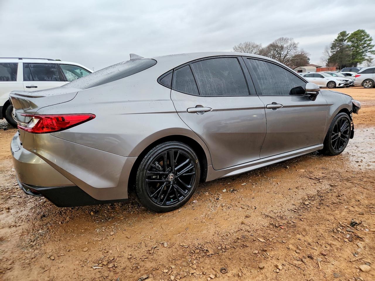 2025 TOYOTA CAMRY SE photo 3