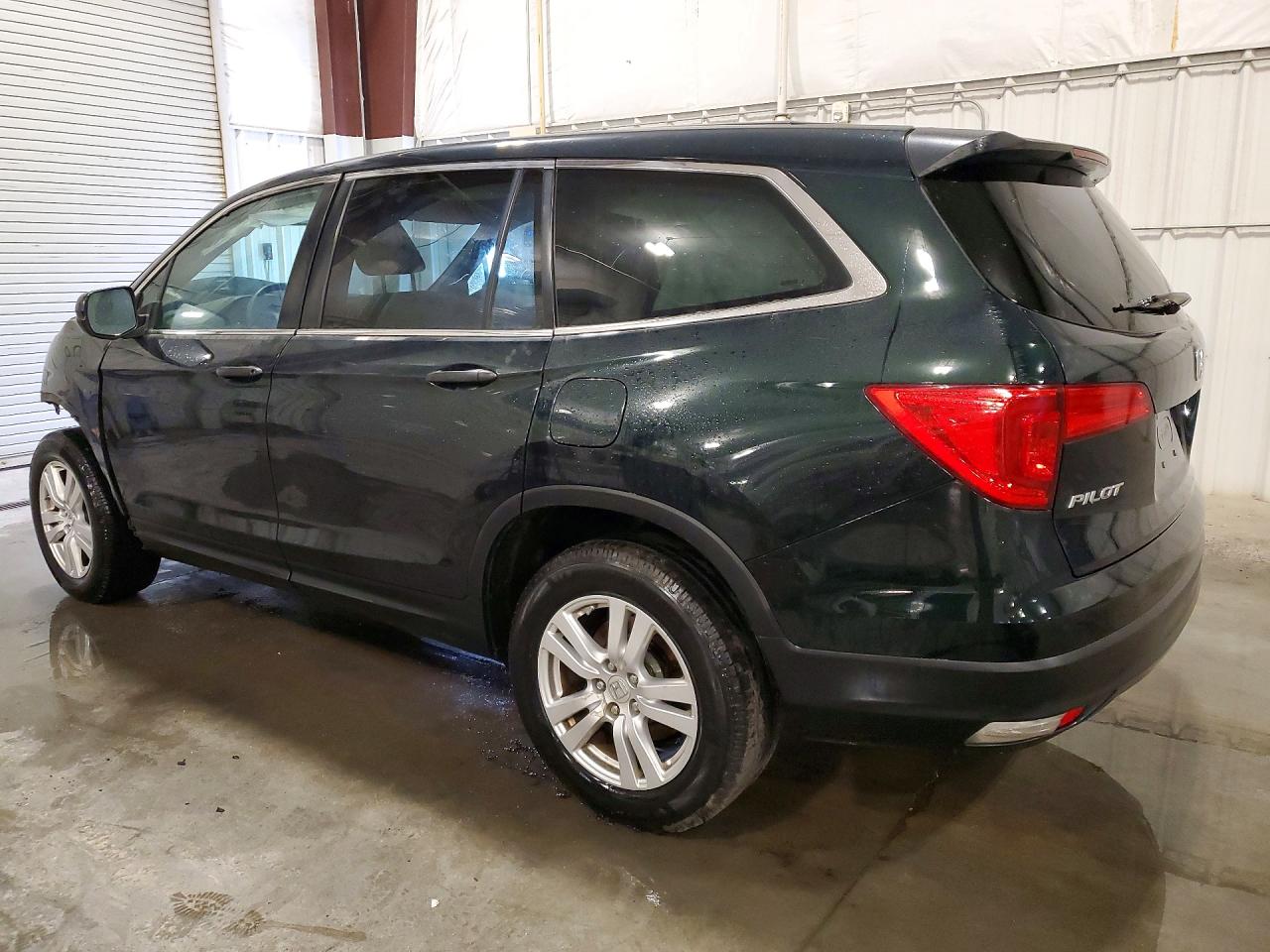 2016 HONDA PILOT LX photo 2