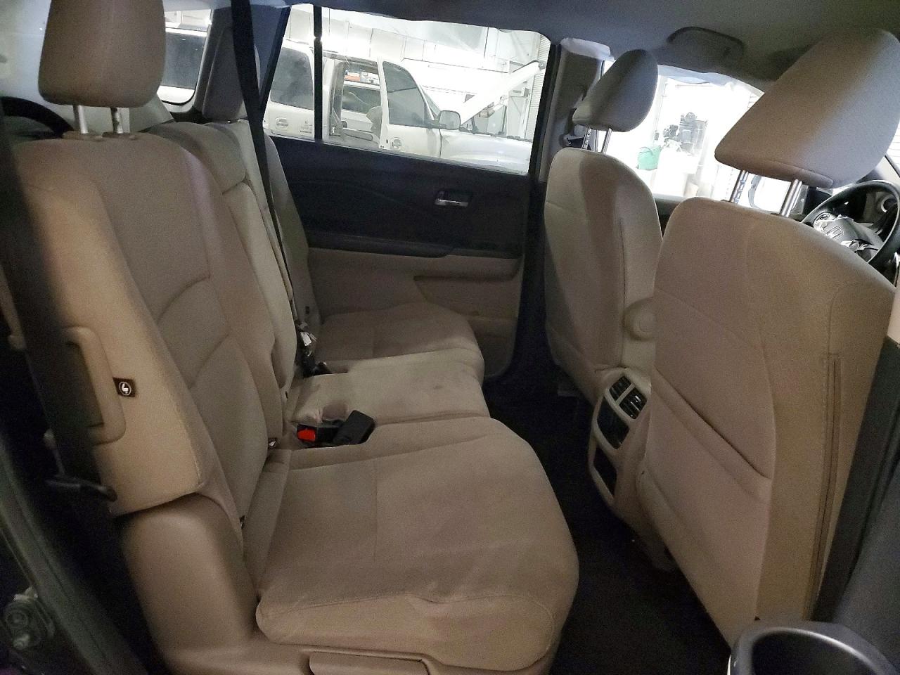 2016 HONDA PILOT LX photo 11