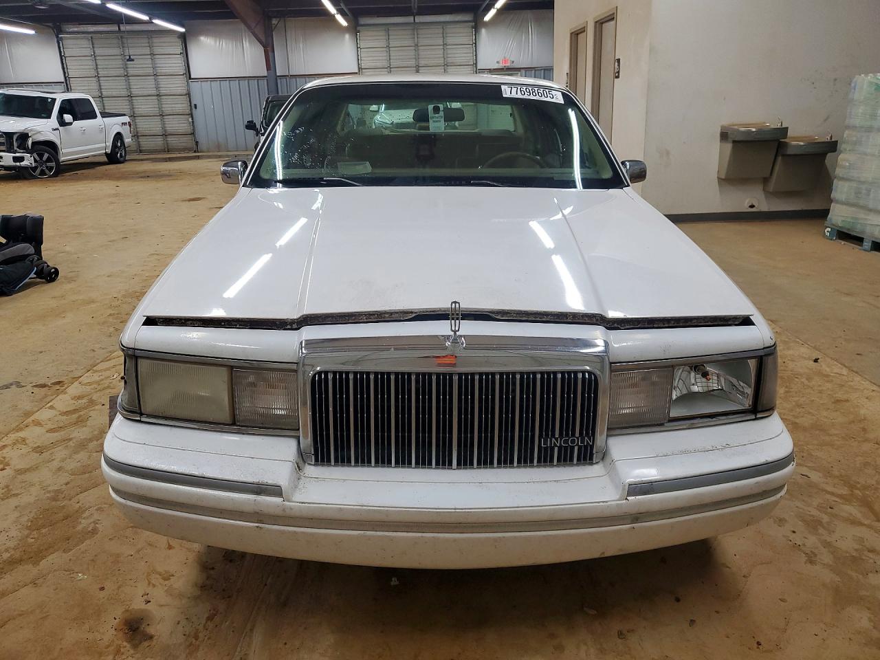 1994 LINCOLN TOWN CAR SIGNATURE photo 9