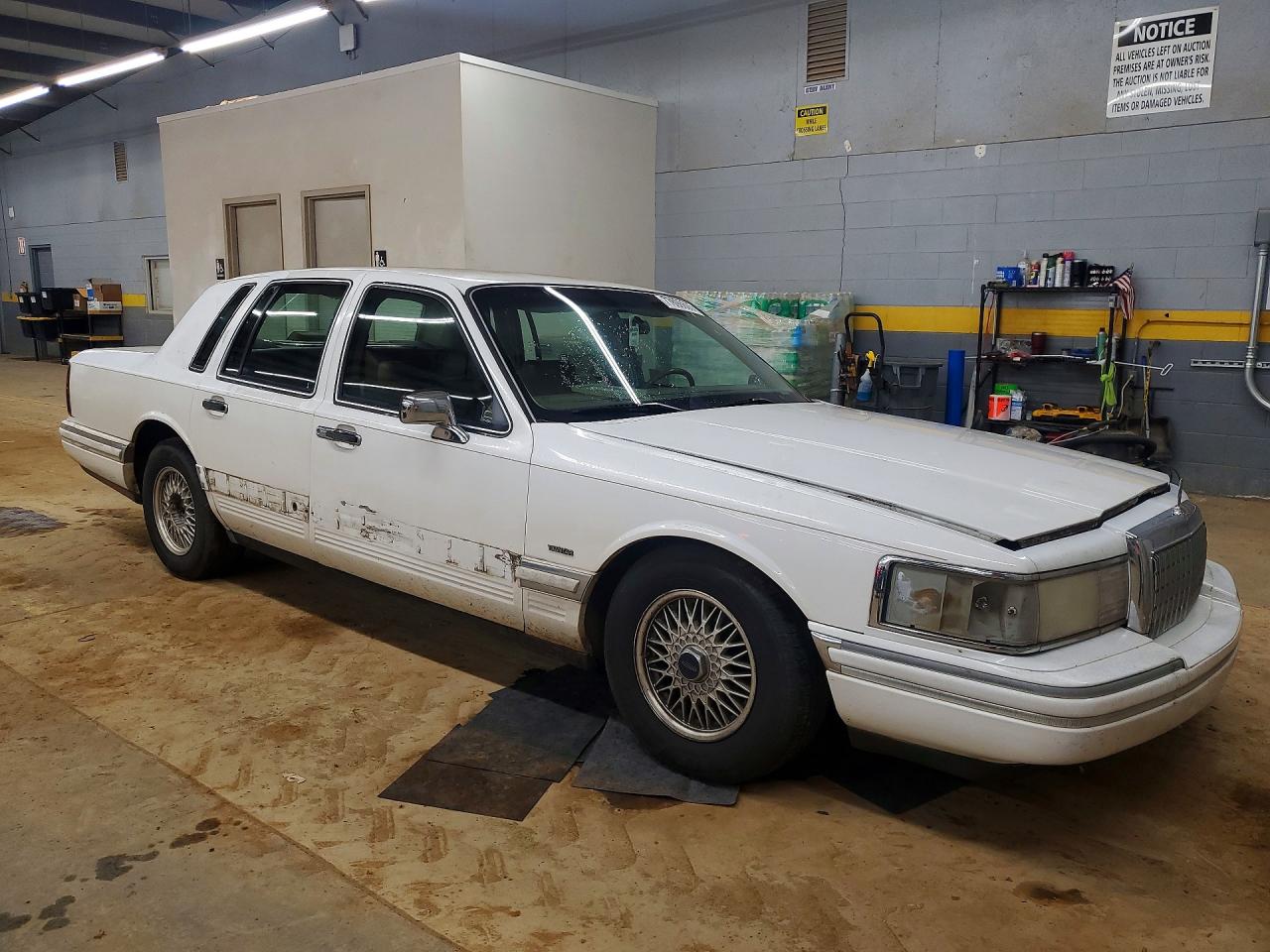 1994 LINCOLN TOWN CAR SIGNATURE photo 7