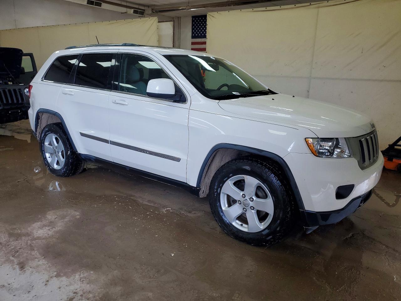 2011 JEEP GRAND CHEROKEE LAREDO photo 10