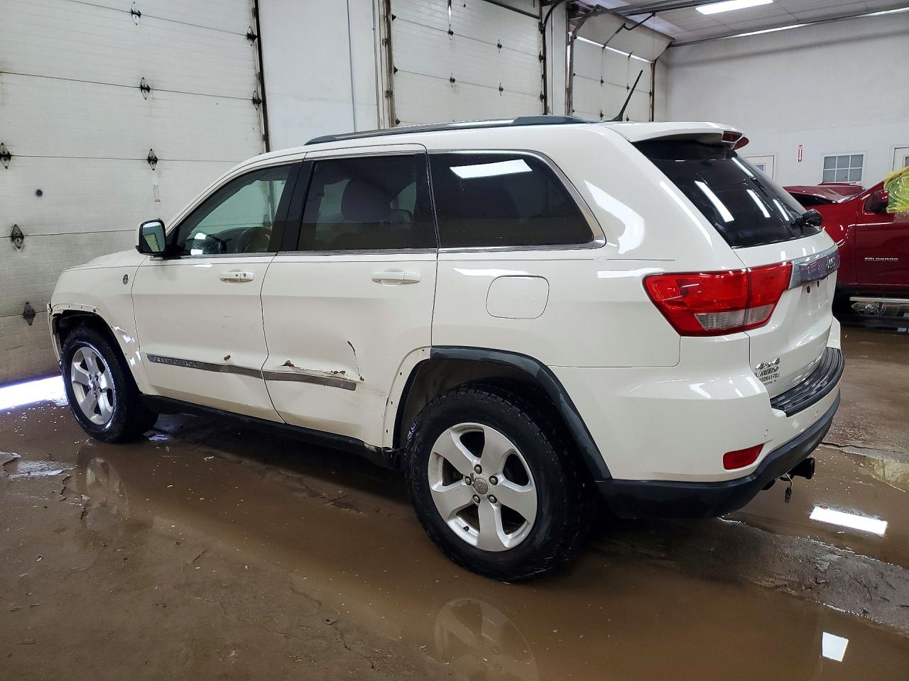 2011 JEEP GRAND CHEROKEE LAREDO photo 4
