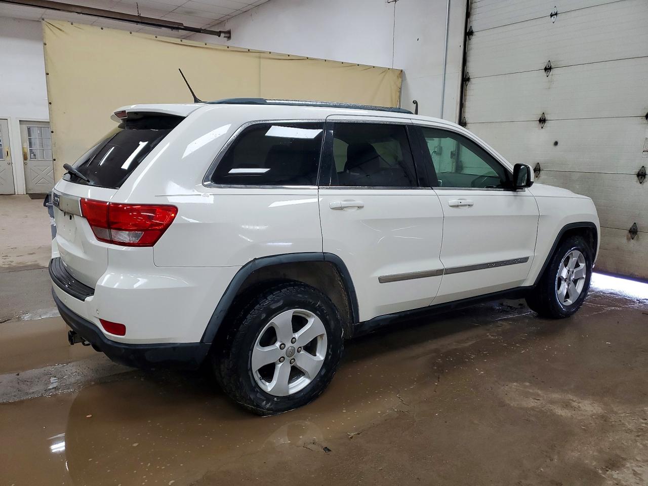 2011 JEEP GRAND CHEROKEE LAREDO photo 7