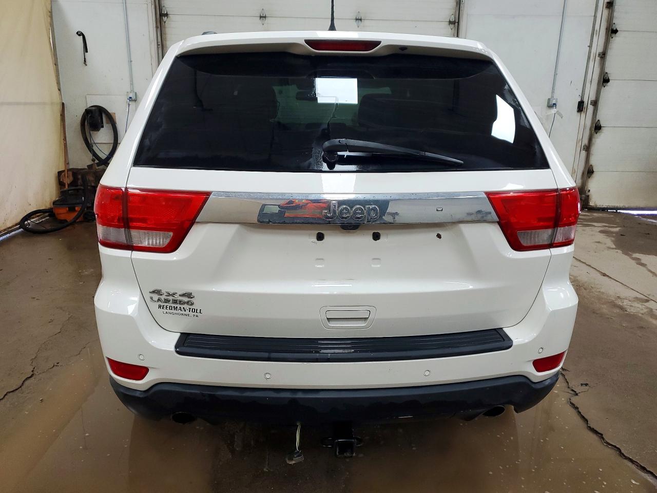 2011 JEEP GRAND CHEROKEE LAREDO photo 16
