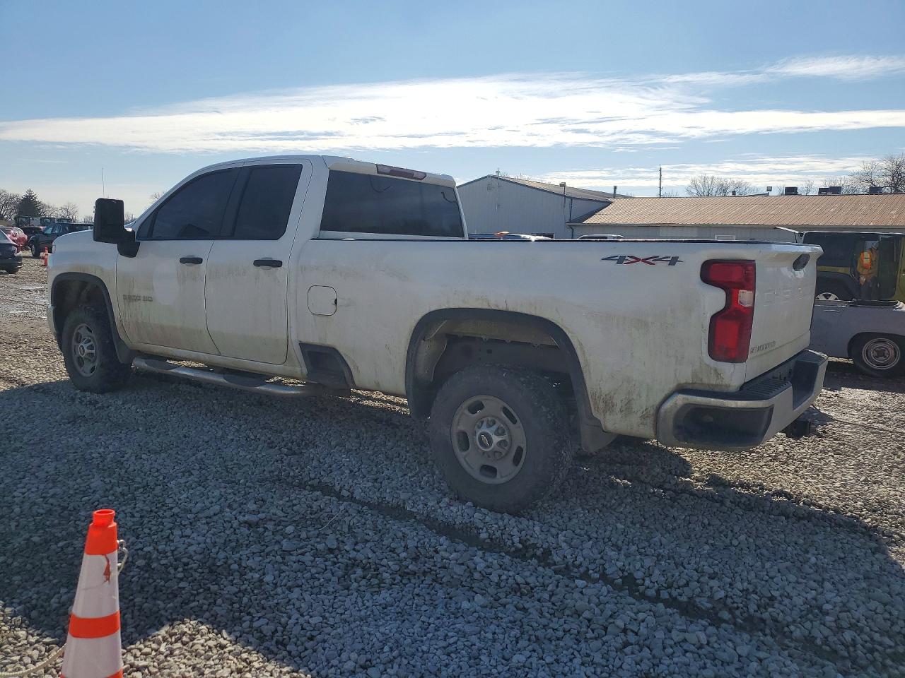 2021 CHEVROLET SILVERADO K2500 HEAVY DUTY photo 3