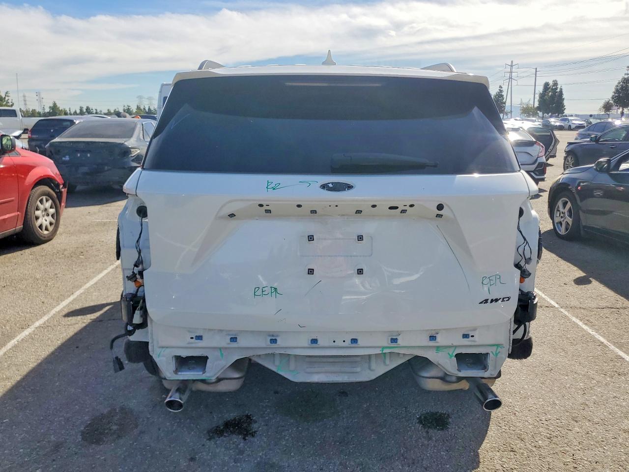 2024 FORD EXPLORER ST-LINE photo 6
