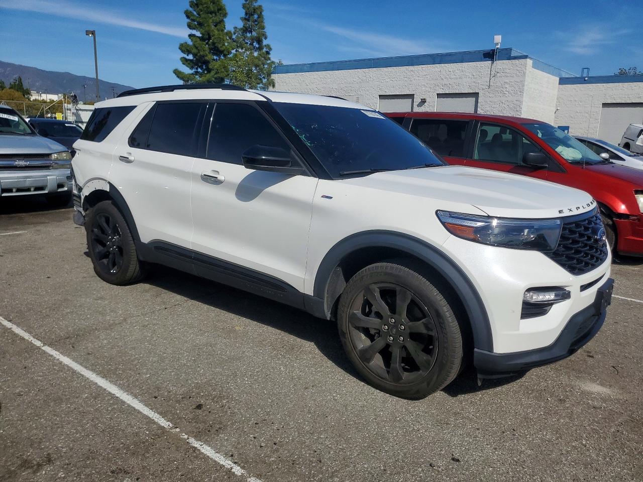 2024 FORD EXPLORER ST-LINE photo 4