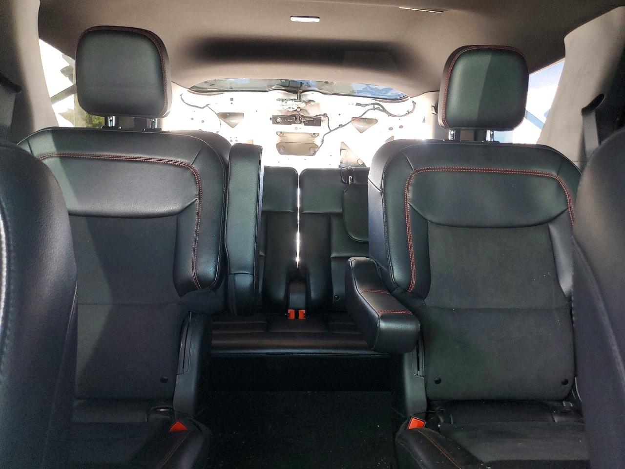 2024 FORD EXPLORER ST-LINE photo 10