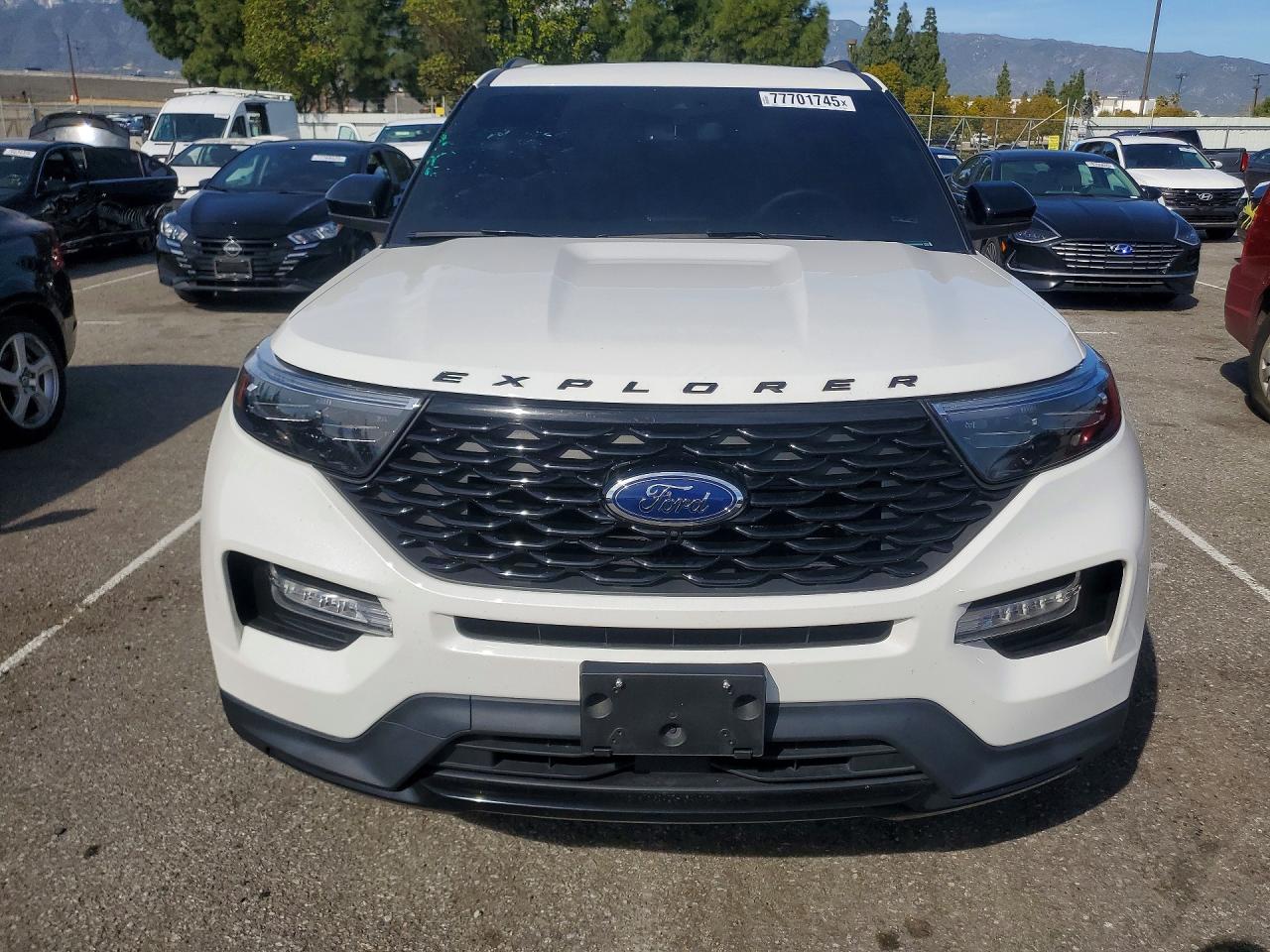 2024 FORD EXPLORER ST-LINE photo 5